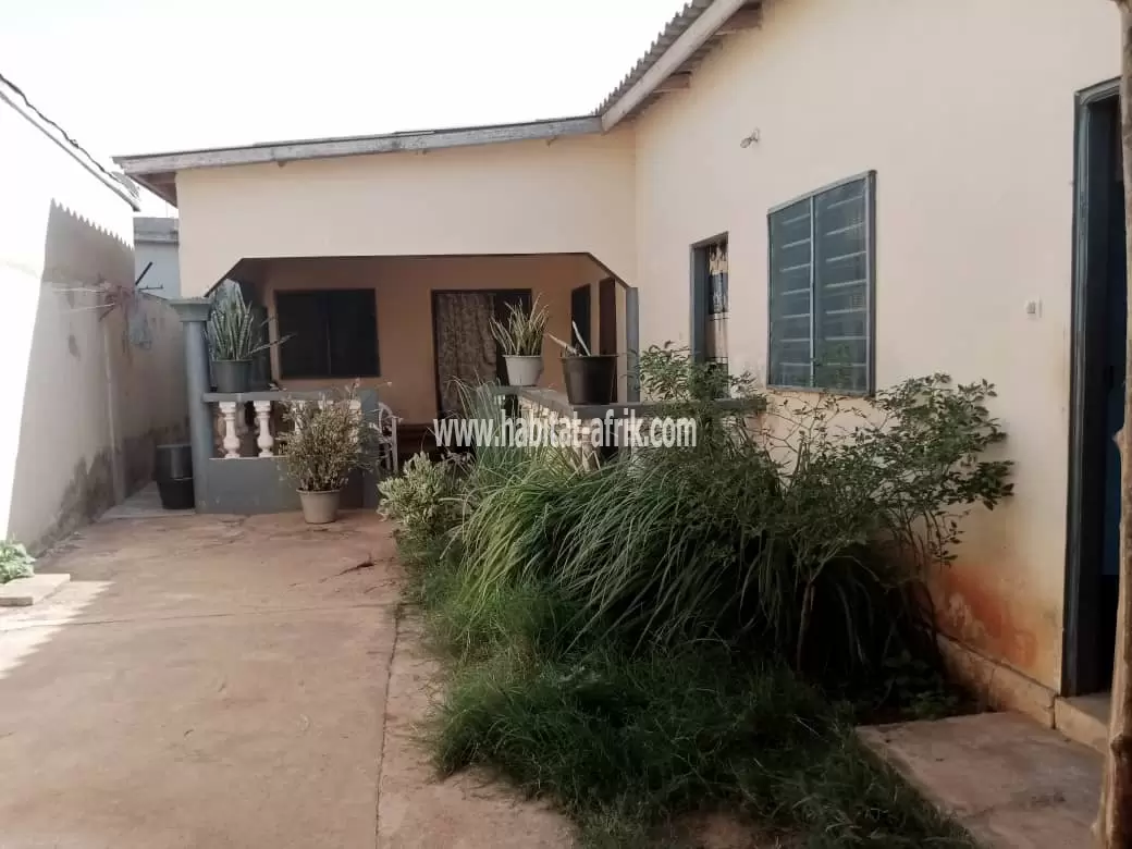 Maison sur 1/4 de lot à vendre à Adidogomé Akato Viépé(Lomé-Togo)