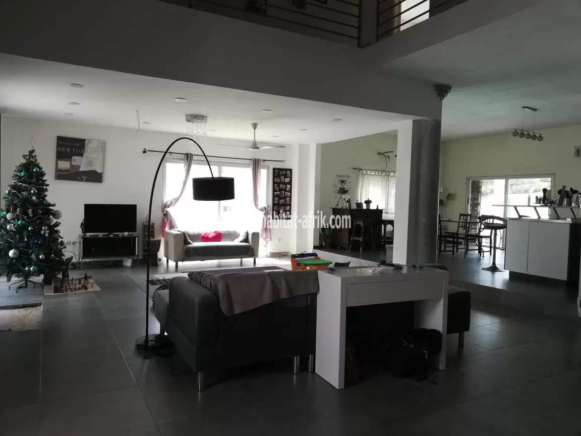 Belle et magnifique villa duplex avec piscine sur 1 lot  à vendre à Baguida(TOGO)