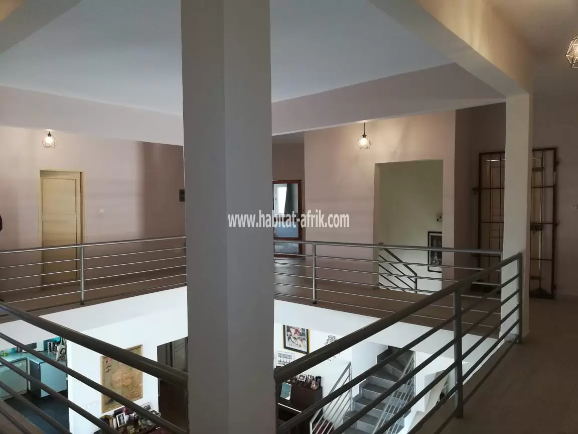 Belle et magnifique villa duplex avec piscine sur 1 lot  à vendre à Baguida(TOGO)