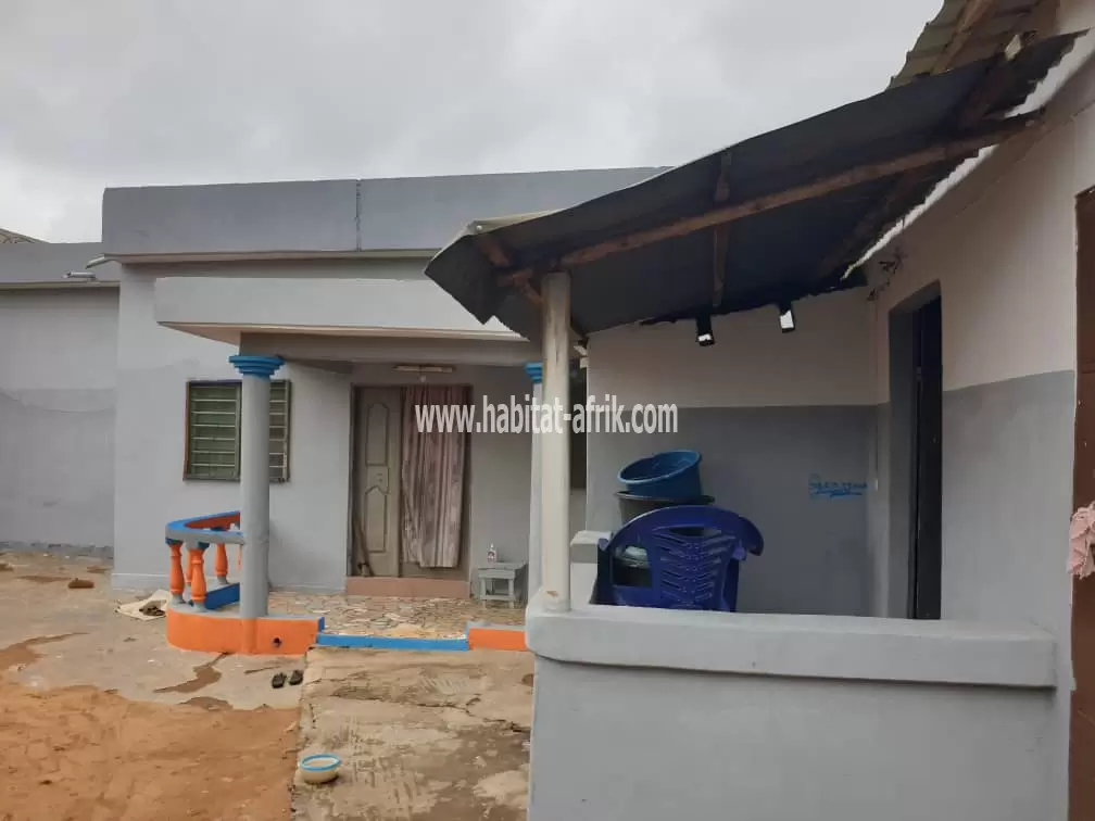 Villa sur 1/2 lot carré en vente à Agoè Sogbossito(Lomé-Togo)