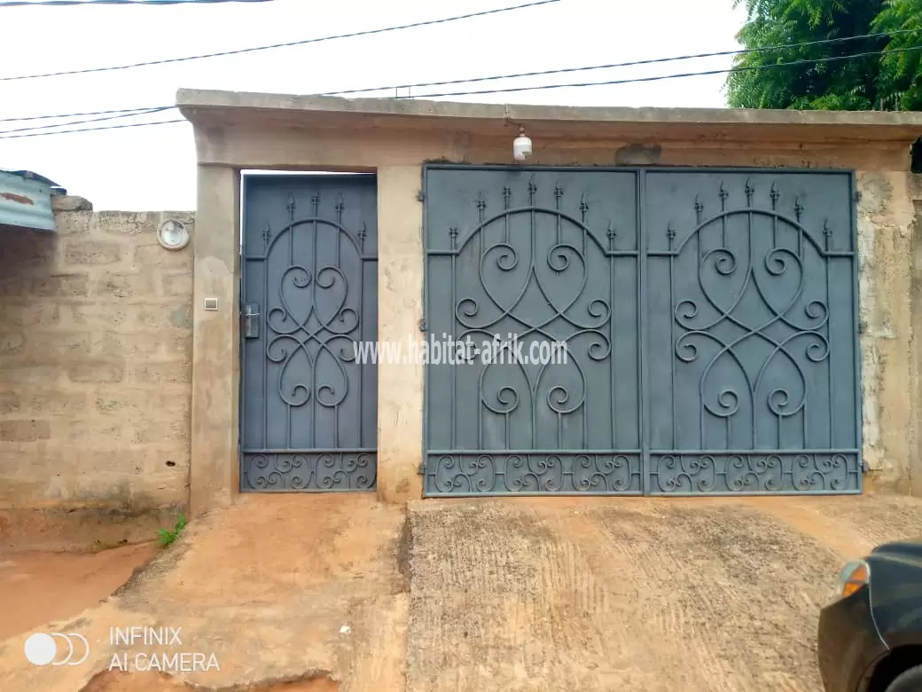 Maison sur 1/4 de lot en vente à Adidogomé Ségbé Kpodji(Lomé-Togo)