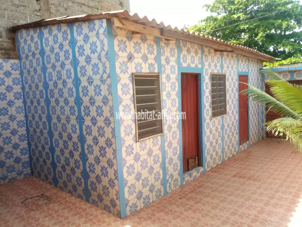 Une belle maison bien carrelée sur 1/4 de lot en vente à Adidogomé(Lomé-Togo)