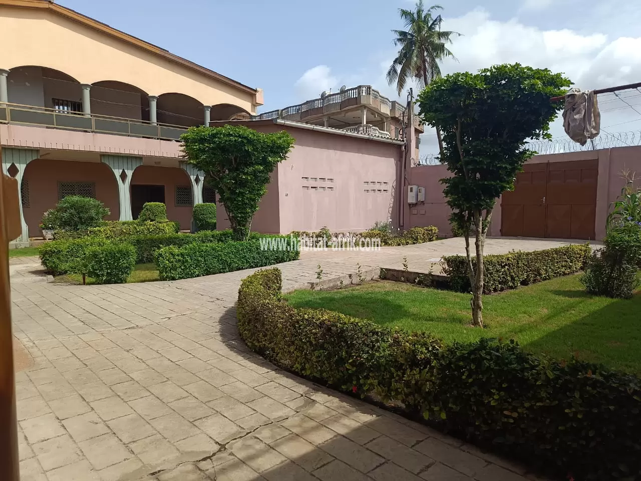 Villa duplex sur 1 lot à vendre à Akodessewa ou Bè-Kpota(Lomé-Togo)