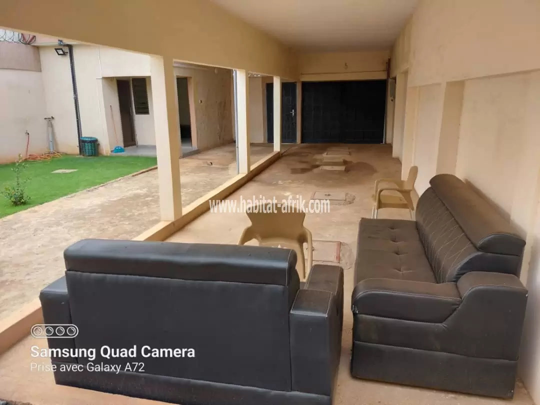 Belle villa avec jardin sur 1/2 lot en vente à Agoè Kossighan(Lomé-Togo)