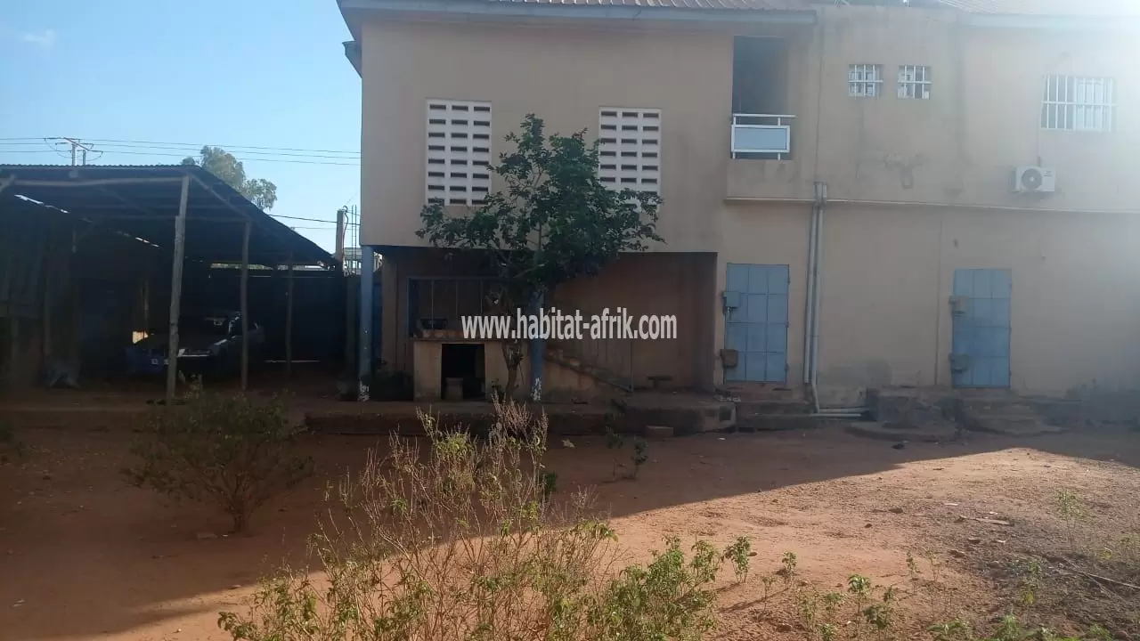 Maison à étage sur 1 lot en vente à Adidogomé Ségbé(Lomé-Togo)