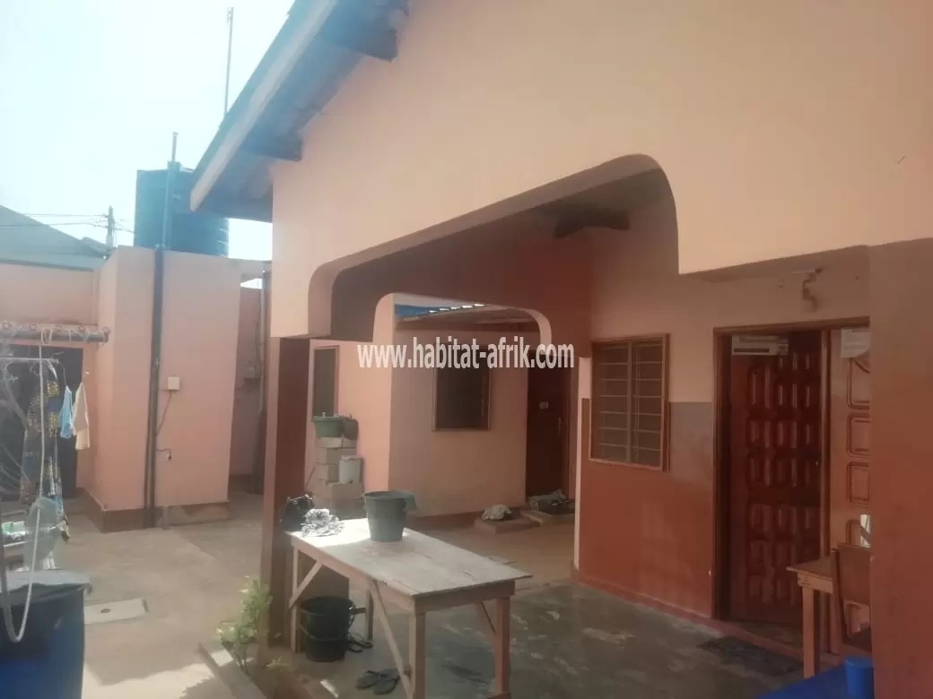 Belle maison tuilée sur 175m² en vente à Agoè Sogbossito(Lomé-Togo)