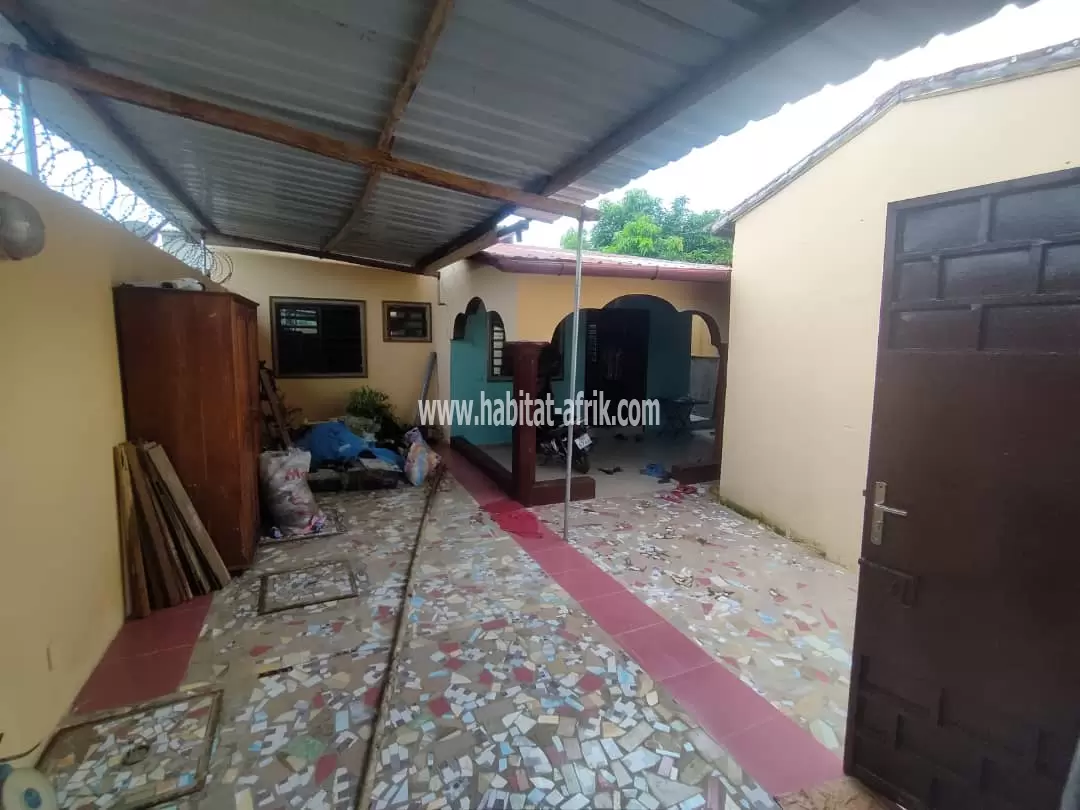 Jolie maison sur 1/4 de lot en vente à Agoè Légbassito Assiko(Lomé-Togo)