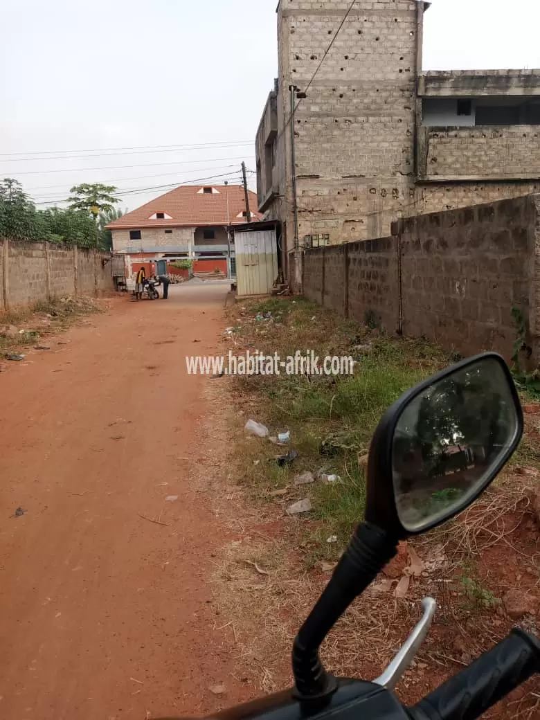 1/2 lot très bien positionné en vente à Adidogomé Sagbado(Lomé-Togo)