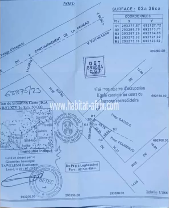 Terrain de presque 1/2 lot angle rue en vente à Agoè Légbassito (Lomé-Togo)