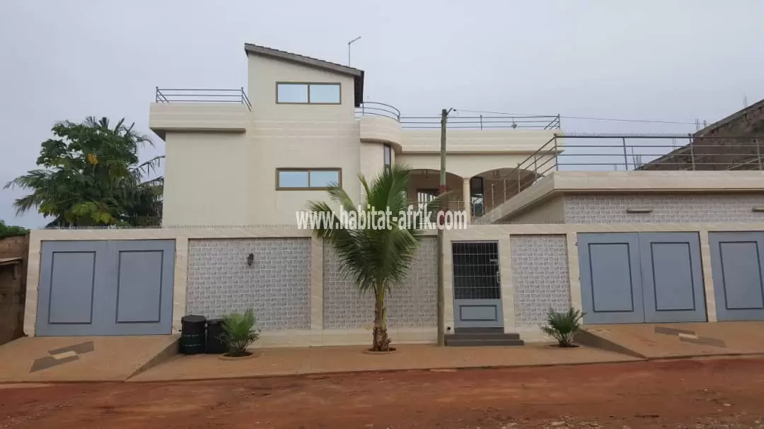 Villa duplex sur 1 lot avec Titre foncier en vente à Hédzranawoé(Lomé-Togo)