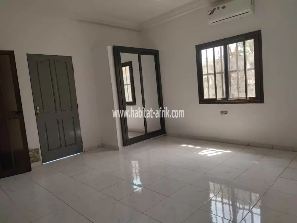 Villa duplex de 9 chambres autonomes sur 1/2 lot carré à vendre à Kégué Nétimé(Lomé-Togo)