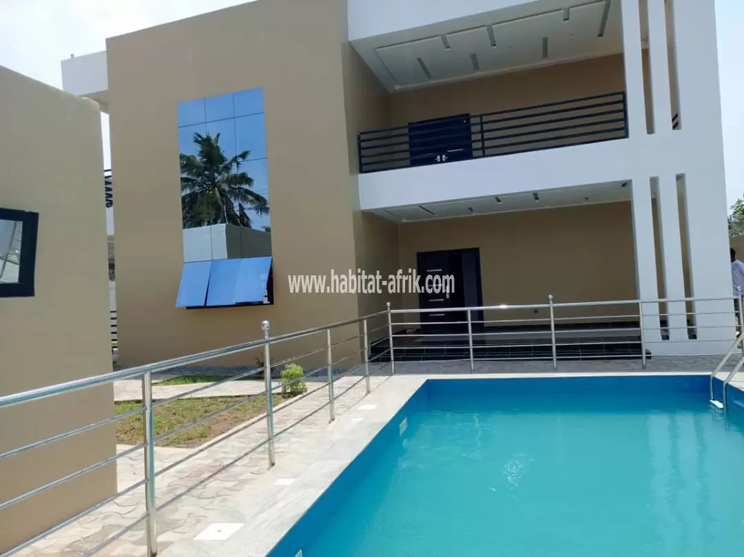 Villa duplex haut standing avec Piscine sur 1 lot à vendre à Avépozo Ibomonou(Lomé-Togo)