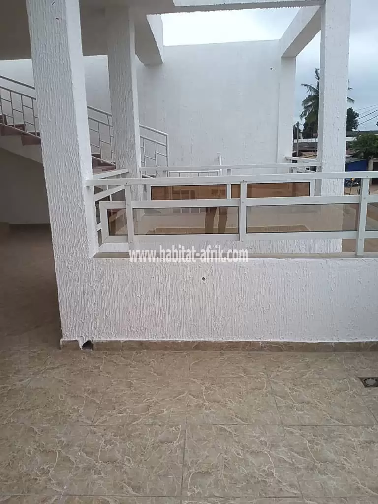 Belle maison duplex de 2 apparts identiques sur 200 m² en vente à Totsi(Lomé-Togo)