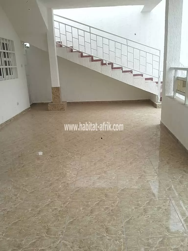 Belle maison duplex de 2 apparts identiques sur 200 m² en vente à Totsi(Lomé-Togo)