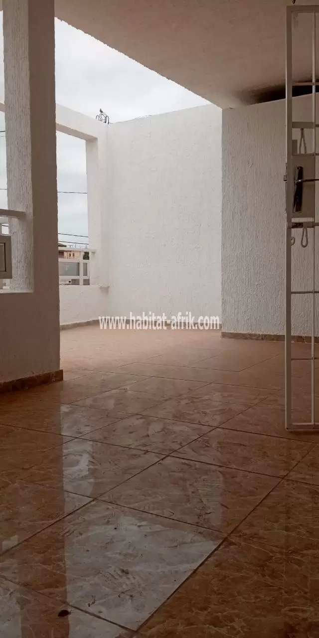 Belle maison duplex de 2 apparts identiques sur 200 m² en vente à Totsi(Lomé-Togo)