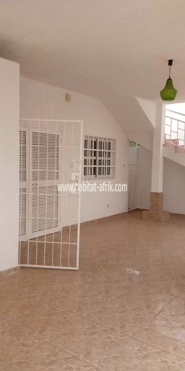 Belle maison duplex de 2 apparts identiques sur 200 m² en vente à Totsi(Lomé-Togo)