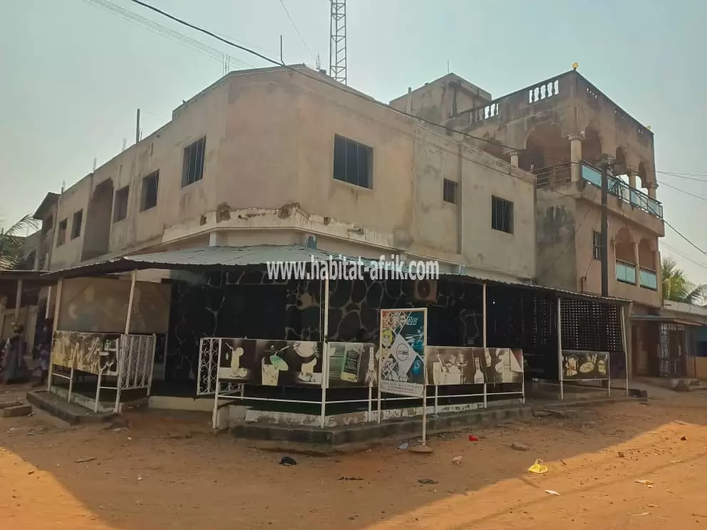 Immeuble sur 1/4 de lot angle rue à vendre à Adidogomé Kohé(Lomé-Togo)