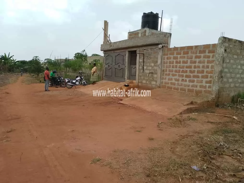 Terrain bien positionné de 1/2 lot en vente à Djagblé (TOGO)