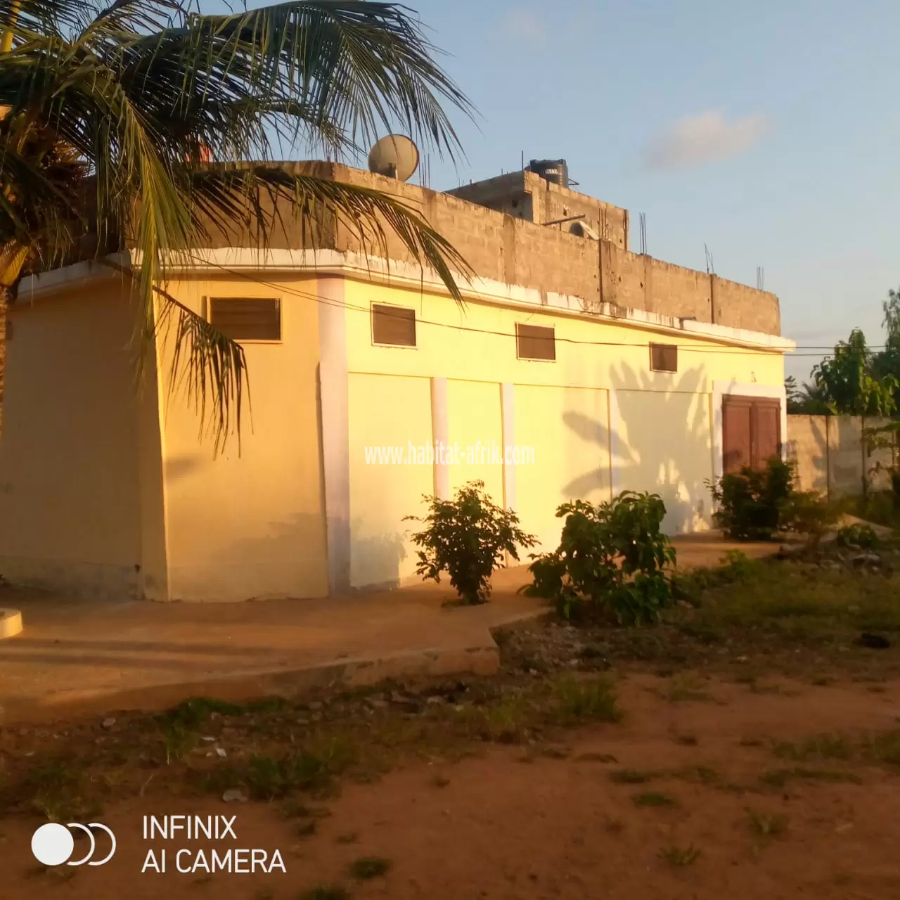 Maison de location dallée et carrelée sur 1/4 lot carré en vente à Adidogomé Ségbé Kpodji(Lomé-Togo)