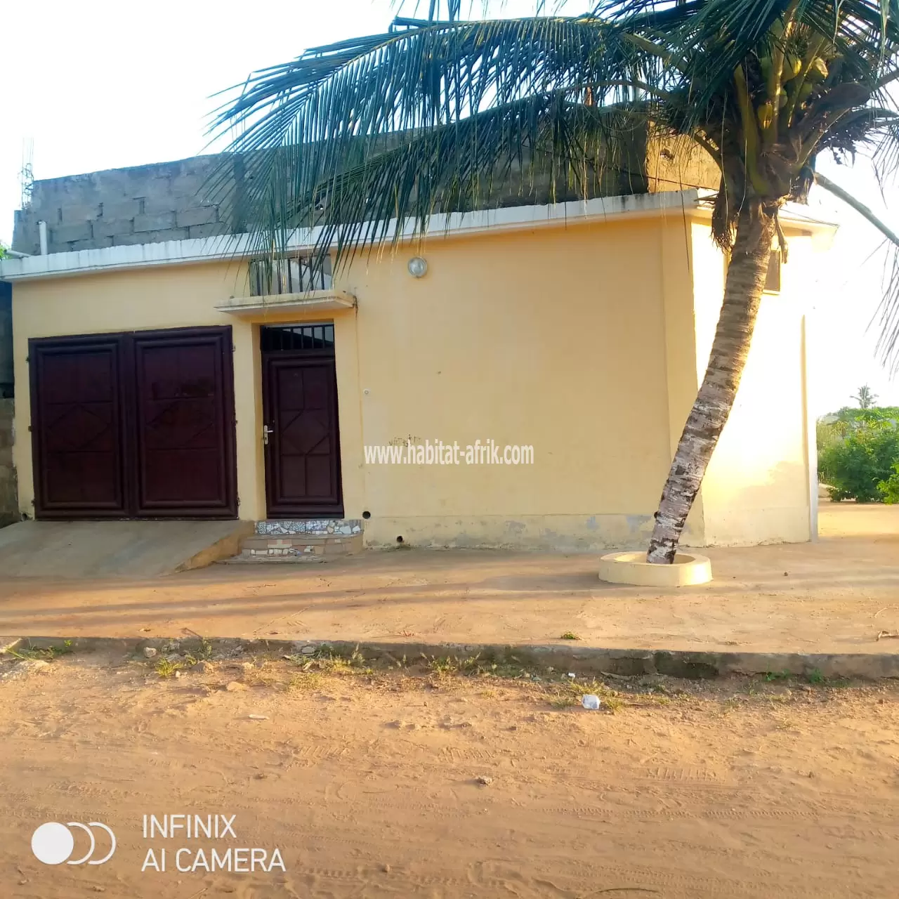 Maison de location dallée et carrelée sur 1/4 lot carré en vente à Adidogomé Ségbé Kpodji(Lomé-Togo)