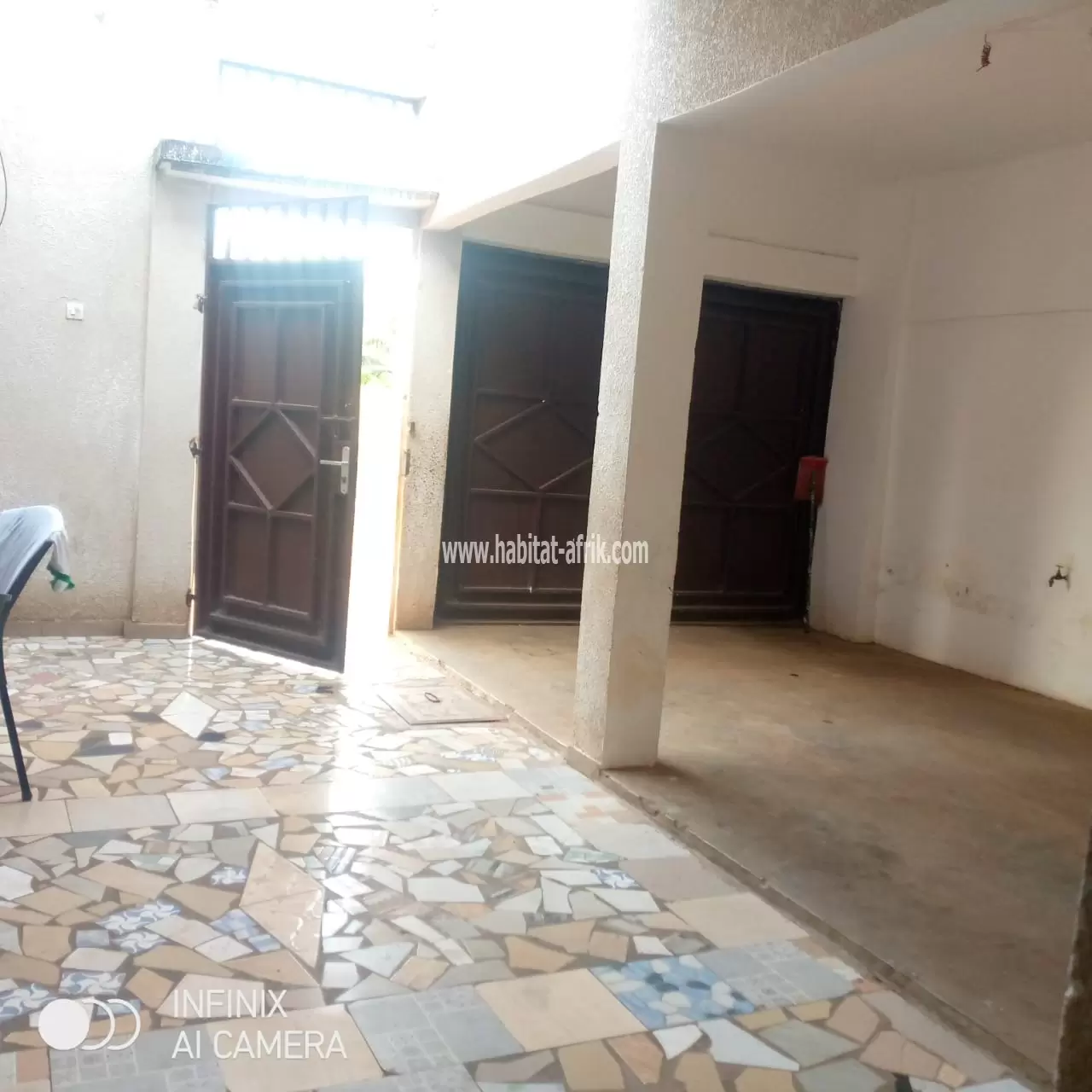 Maison de location dallée et carrelée sur 1/4 lot carré en vente à Adidogomé Ségbé Kpodji(Lomé-Togo)