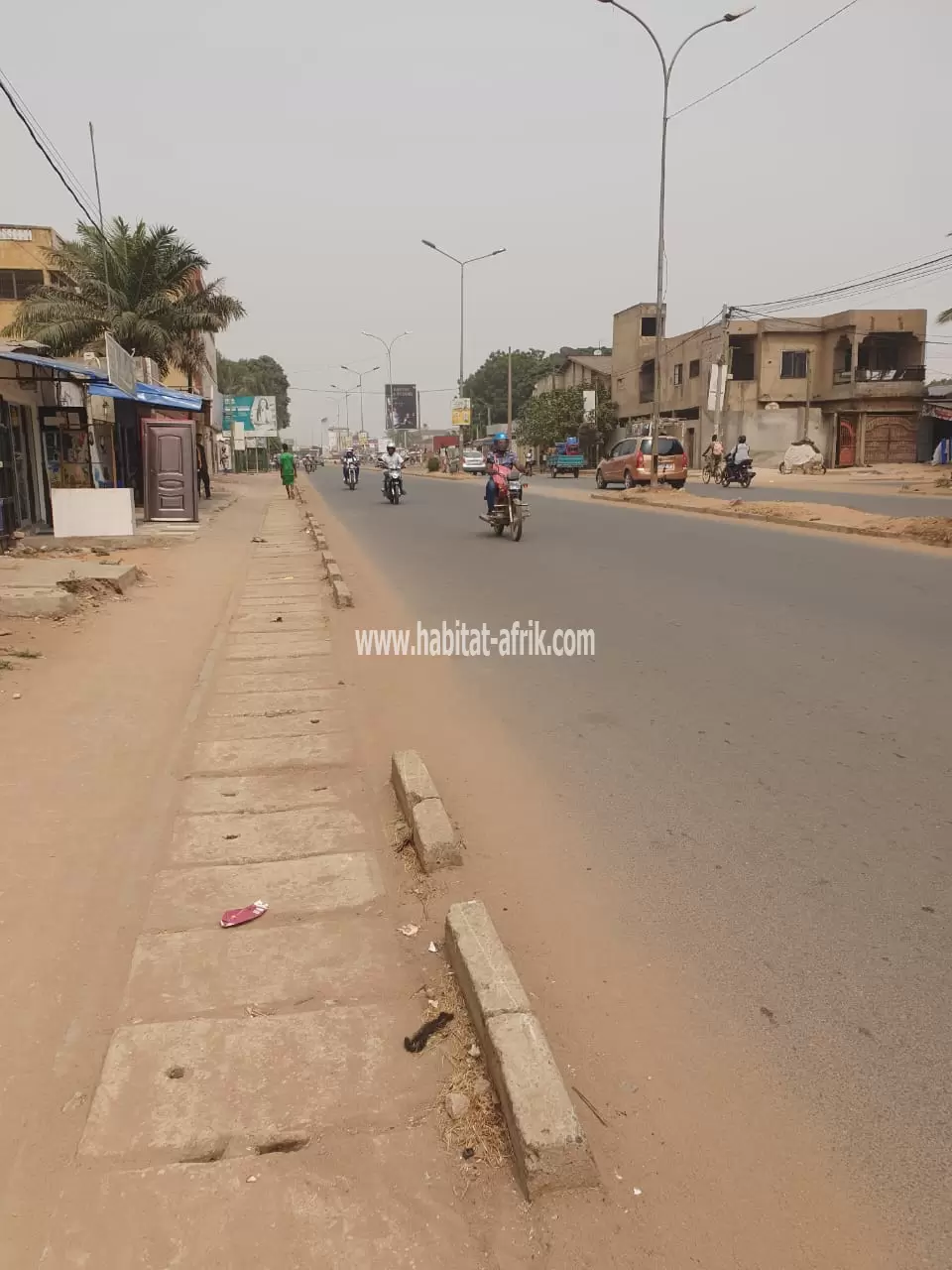 3/4 de lot bien clôturé en vente au bord du goudron à Avédji Limousine(Lomé-Togo)