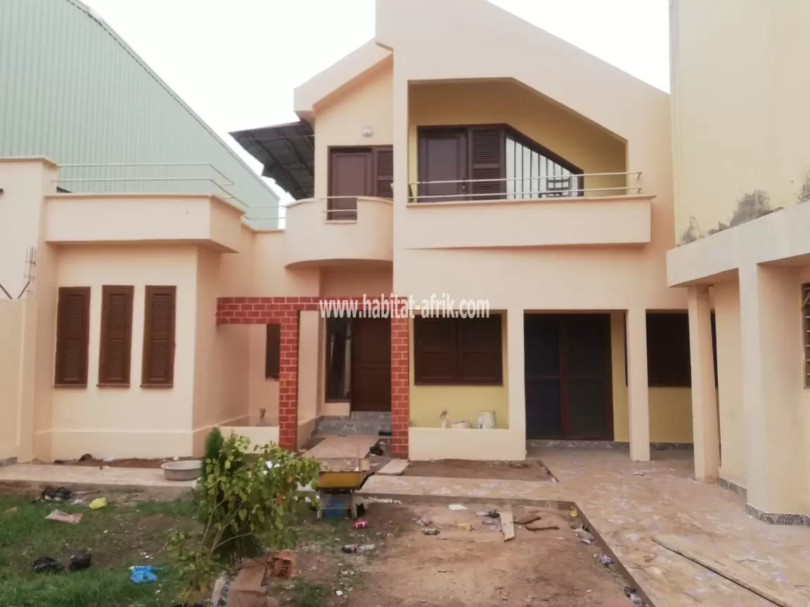 UNE VILLA LUXIEUSE À LOUER 
