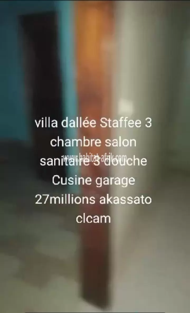 *À VENDRE UNE VILLA DALLÉE  DE 3 CHAMBRE SALON SANITAIRE à AKASSATO*  *