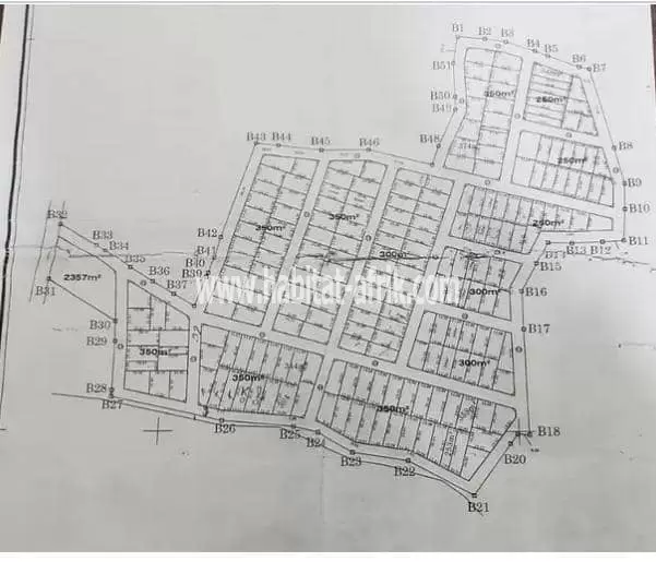 10 HECTARES AVEC TITRE FONCIER À VENDRE À CALAVI GLO ALLADACOMEY. Quelques 13 MINUTES DU GOUDRON Disponible en vente, un domaine de 10 hectares morcelés sur des parcelles de 350m²,300m² et 250m² avec des grandes voies de 10 et de 12m à Calavi Glo Alladaco