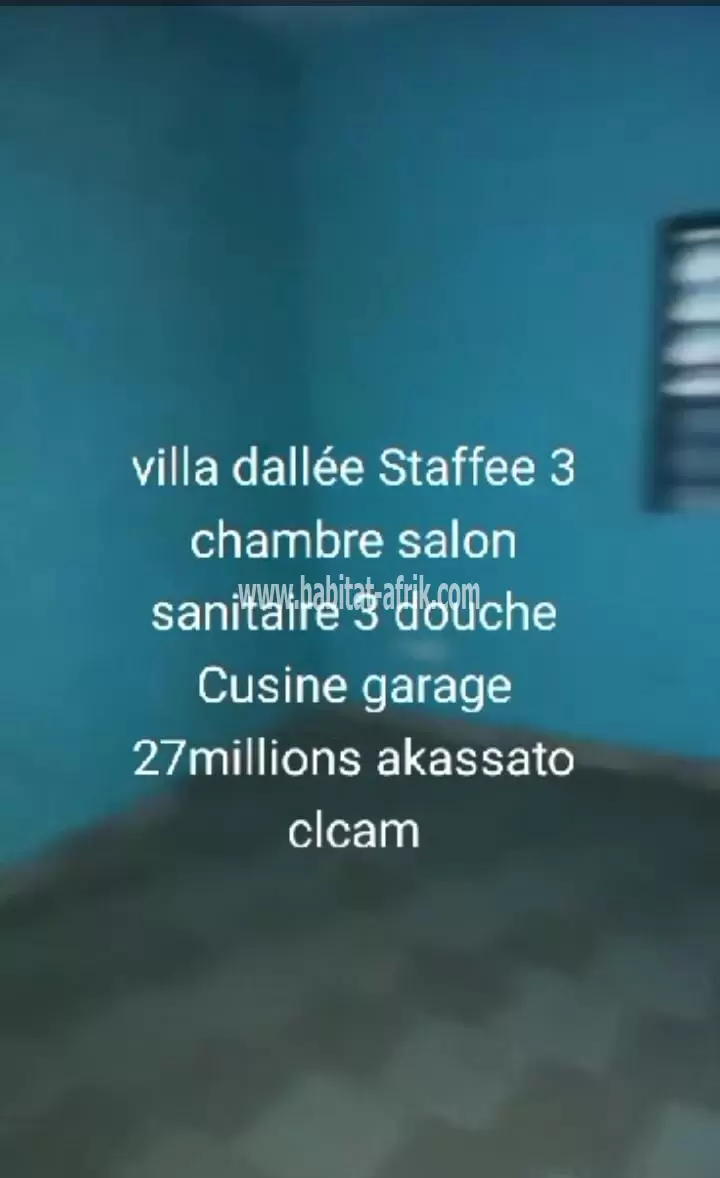 *À VENDRE UNE VILLA DALLÉE  DE 3 CHAMBRE SALON SANITAIRE à AKASSATO*  *