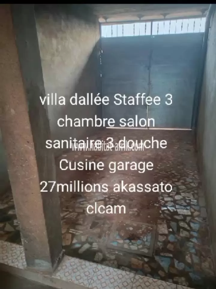 *À VENDRE UNE VILLA DALLÉE  DE 3 CHAMBRE SALON SANITAIRE à AKASSATO*  *