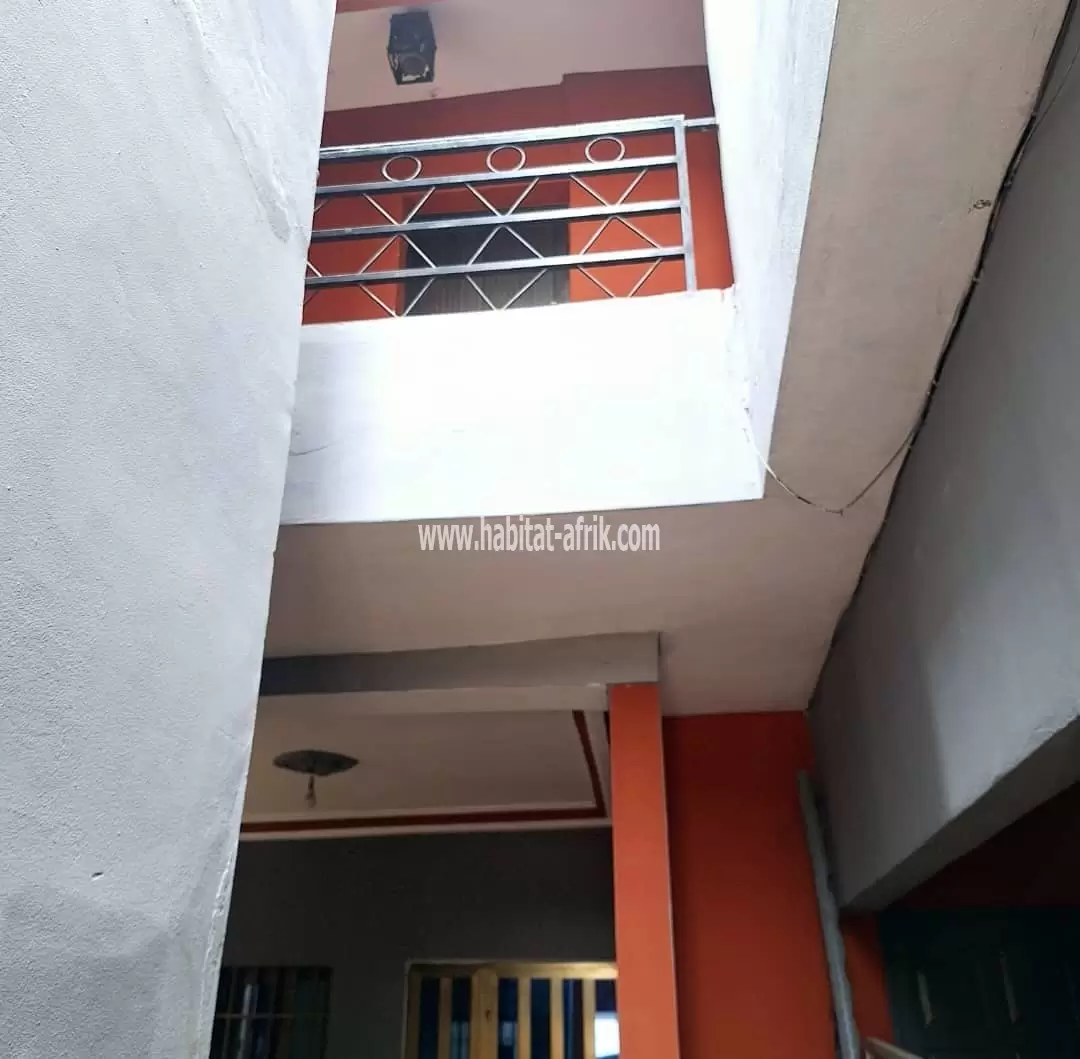 Je mets en location une maison de cinq (5) chambres salon à Agbalepedo lome togo