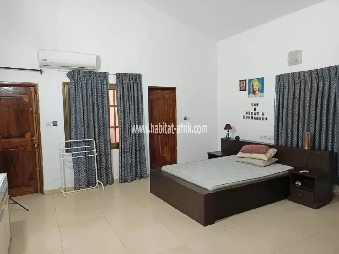 Je mets en vente une villa duplex de 8 chambres 2 salon au CEG baguida lome togo