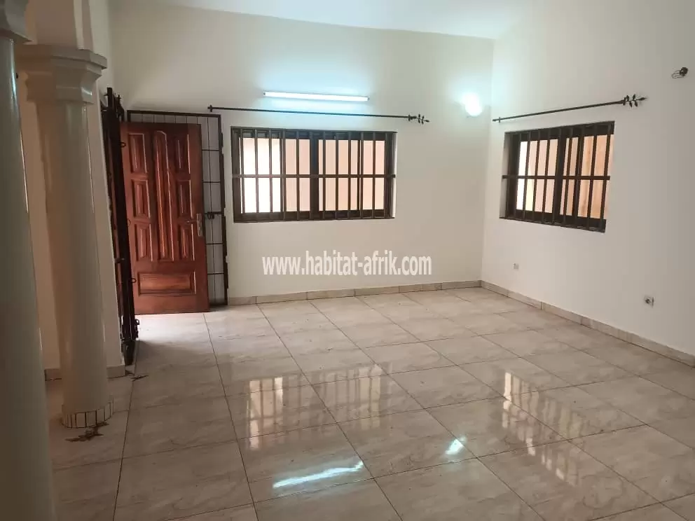 Je mets en location une maison de 3 chambres salon avec dépendance à Adidogomé franciscain lome togo