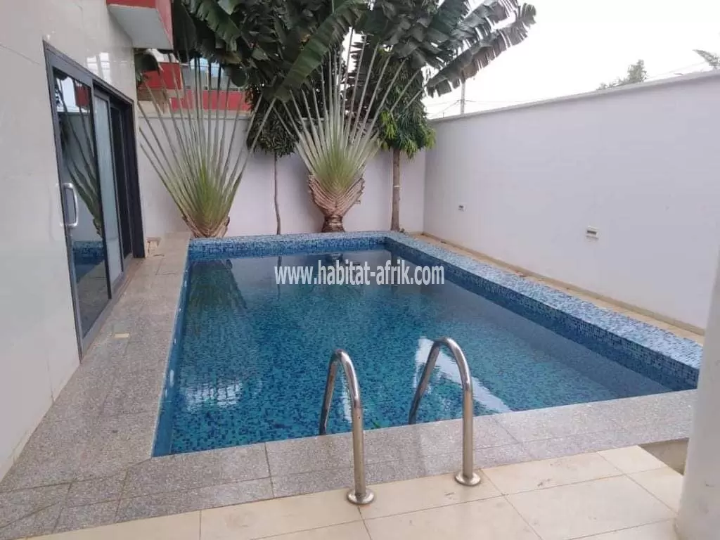 Je mets en location une villa duplex de 6 chambres avec piscine a kegue kpatcha 14 villa lome togo