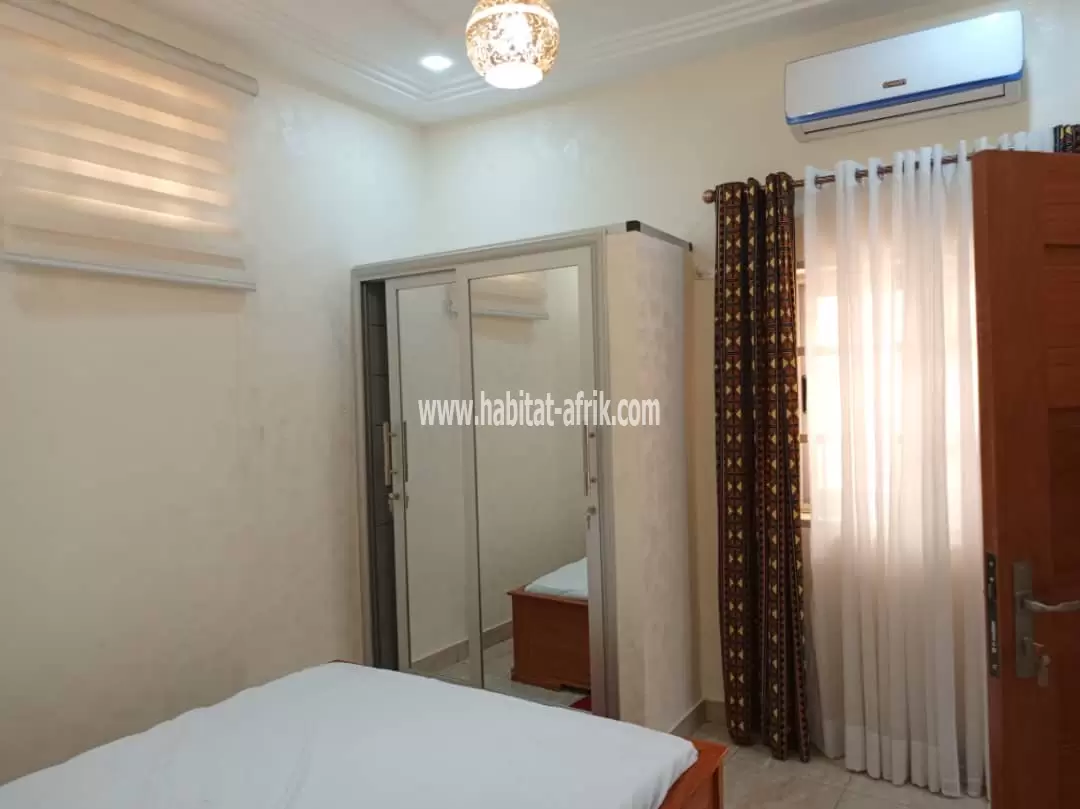 Je mets en location une belle villa meublée de trois (3) chambres salon équipée à adidogome cité mokpokpo lome Togo 