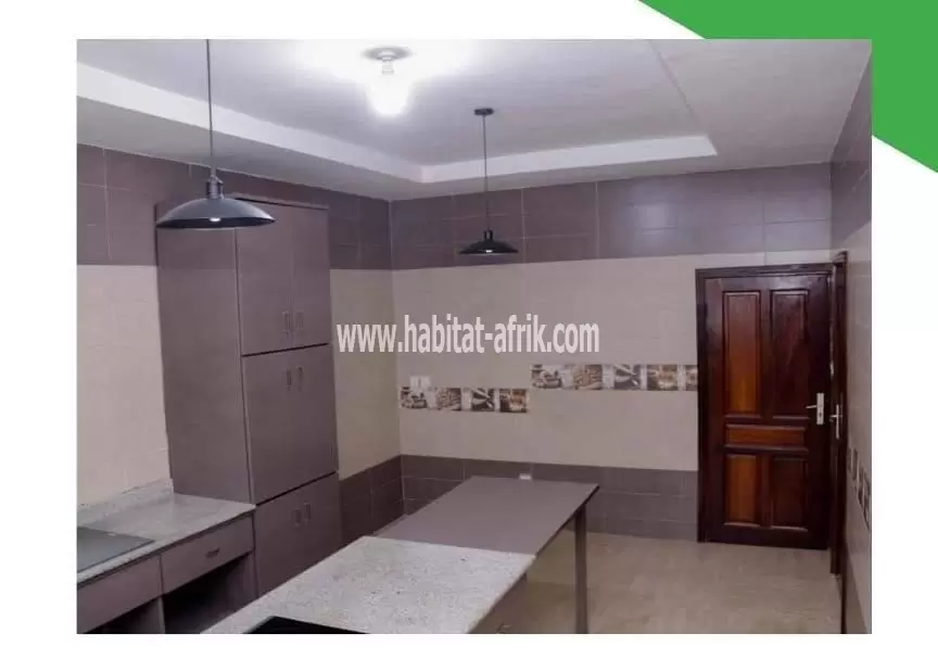 Je mets en location une villa de cinq chambres salon jardin à Hedzranawoe novissi lome togo 