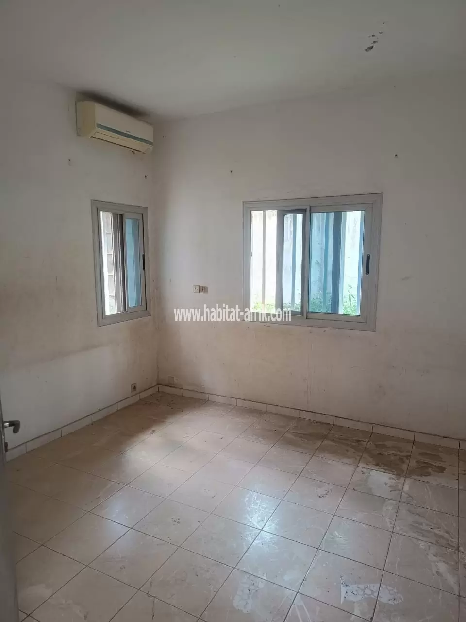 Je mets en location un villa de 3 chambres salon dans la cité aéroport lome togo 