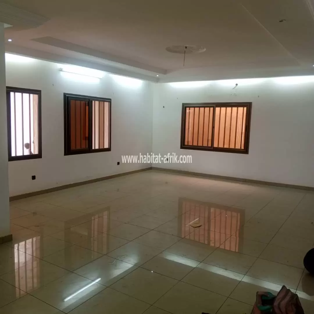 Je mets en location une villa de 3 chambres salon à agbalepedo lk lome togo 