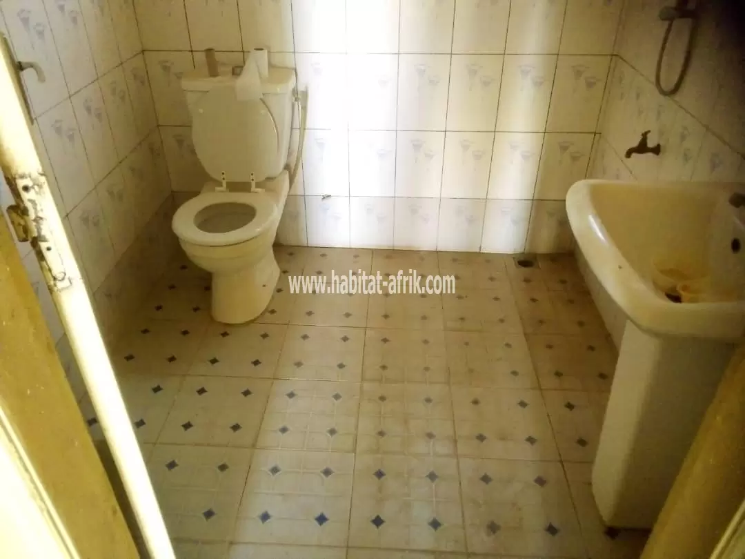 Je mets en location une villa de 3 chambres salon à atsiegou CEG Lome togo 