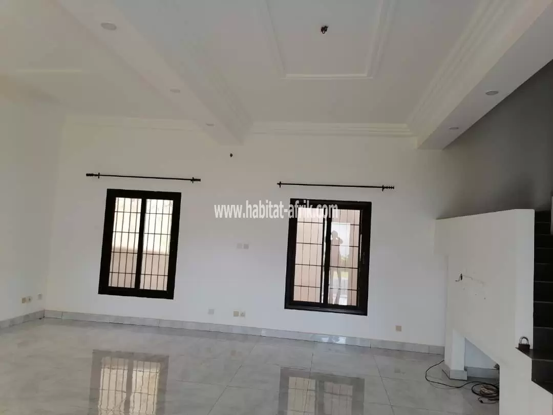 Villa a vendre 2 chambres salon et dépendance à sanguera kleme lome togo