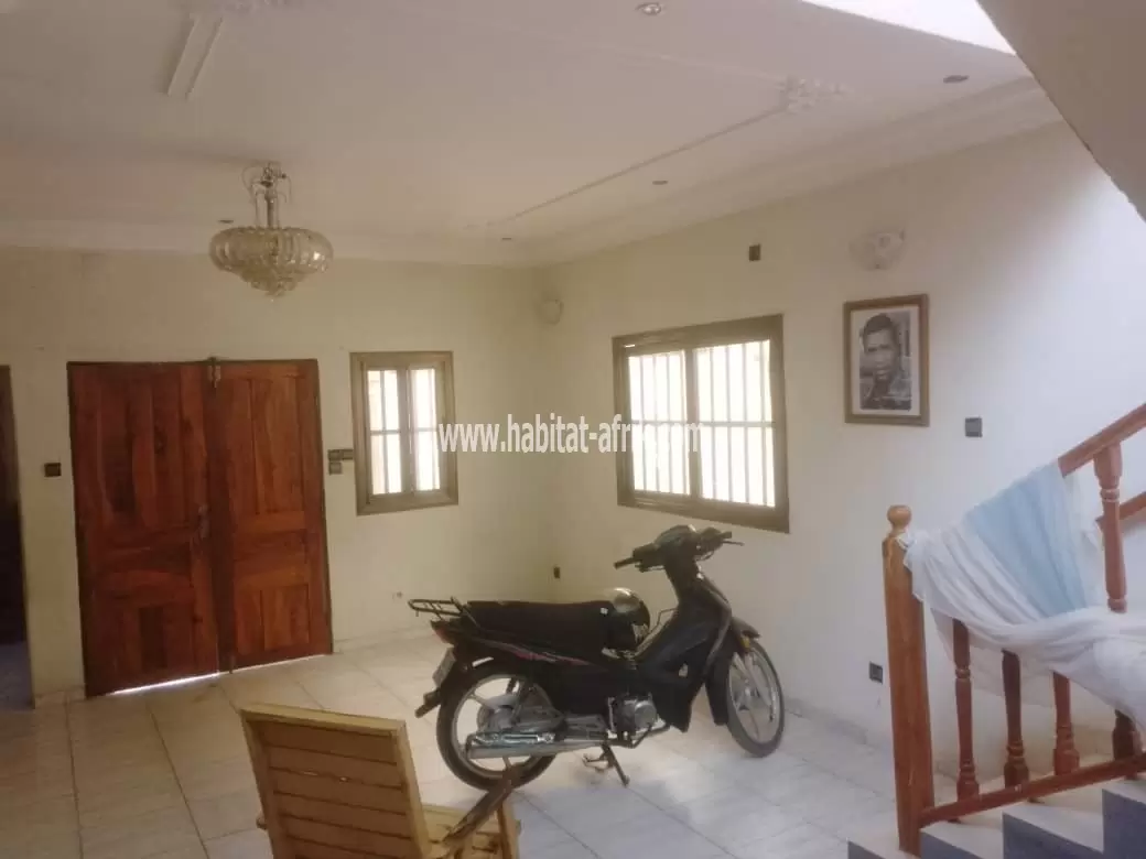Je mets en vente une villa de 3 chambres salon sur demi lot a agbavi 50m du goudron lome togo