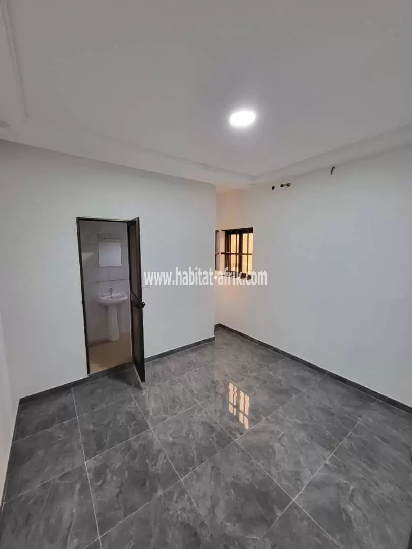 Je mets en location un appartement de 2 chambres salon sur étage R+1 situé à adidogome Sagbado pharmacie actuelle lome togo