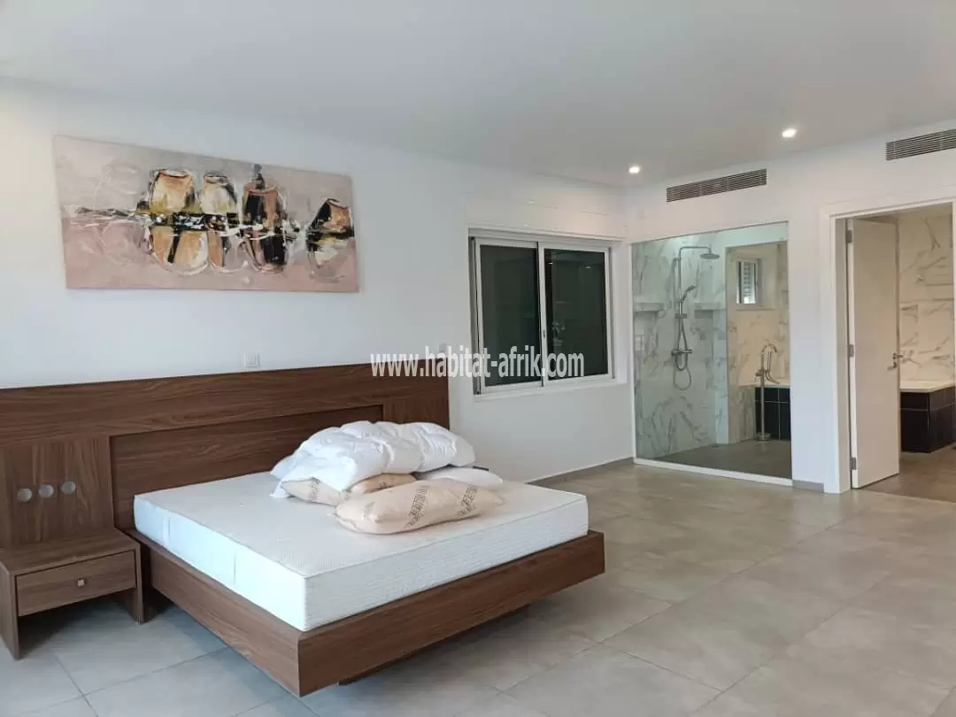 Je mets en location une villa duplex avec piscine de 5 chambres salon et une dépendance à kodjoviakope lome togo