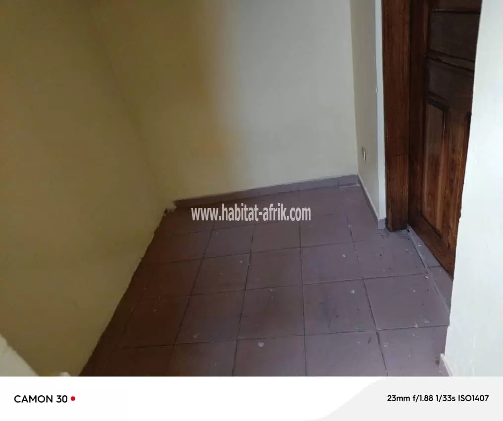 Je mets en location un appartement de pièce douche wc interne sans cuisine a agoe demakpoe lome togo