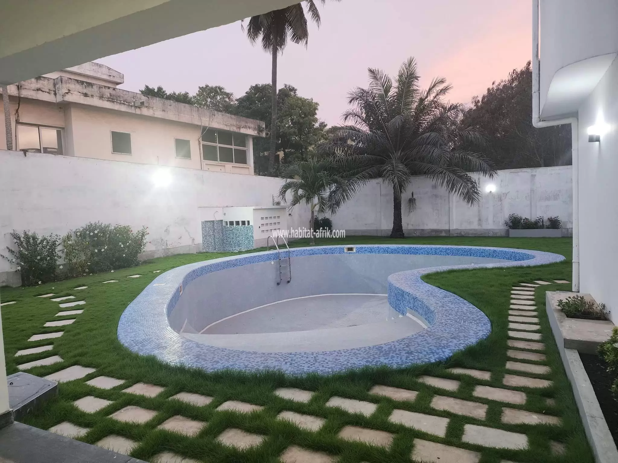 Villa nouvelle construction avec  piscine  au centre-ville de Lomé 