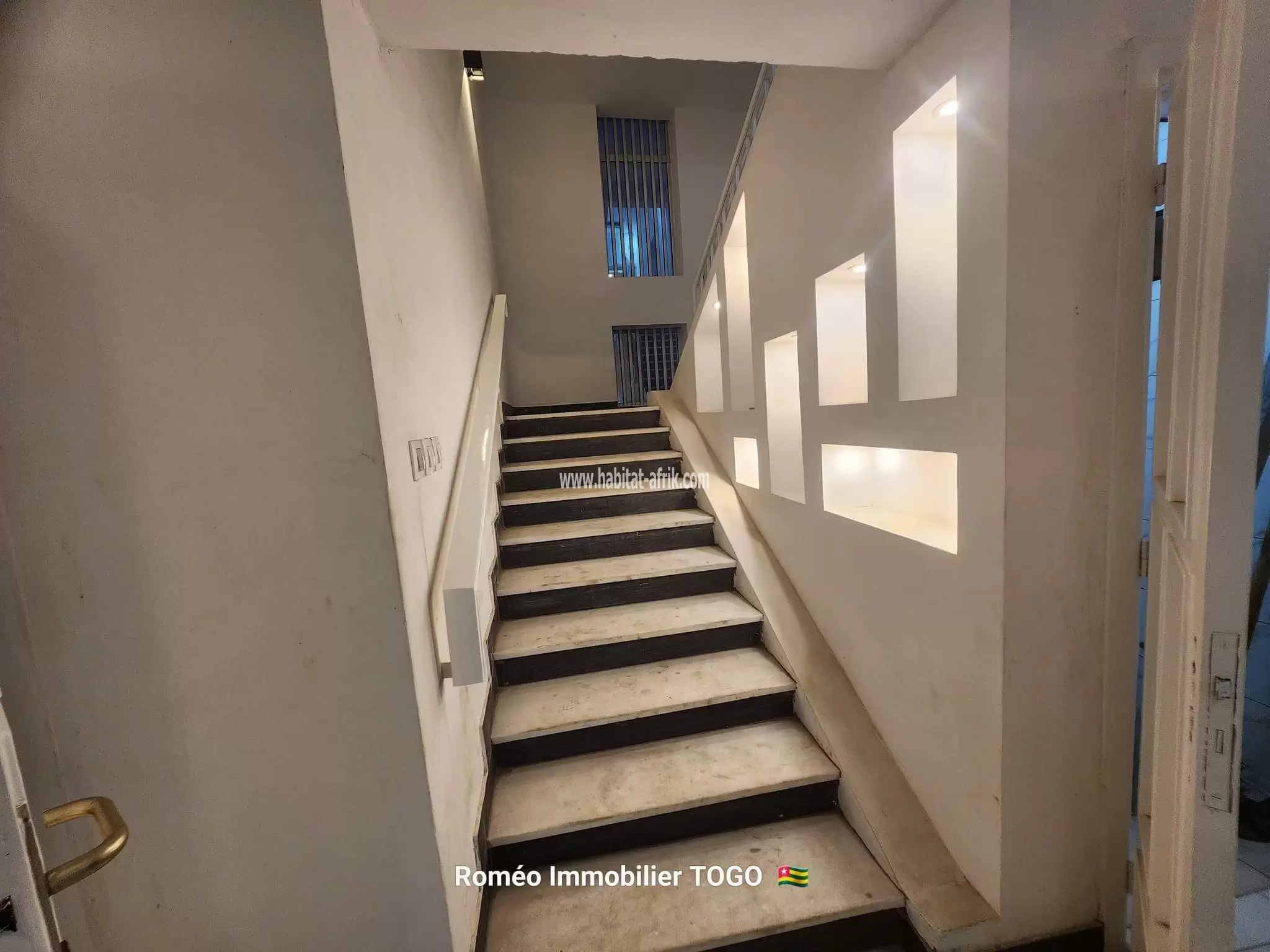Villa nouvelle construction avec  piscine  au centre-ville de Lomé 