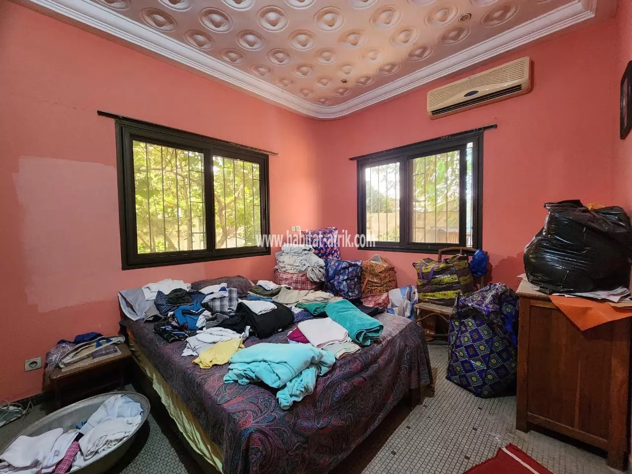 Je mets en vente une maison sur un lot trois (3) chambres dans la caisse lome togo