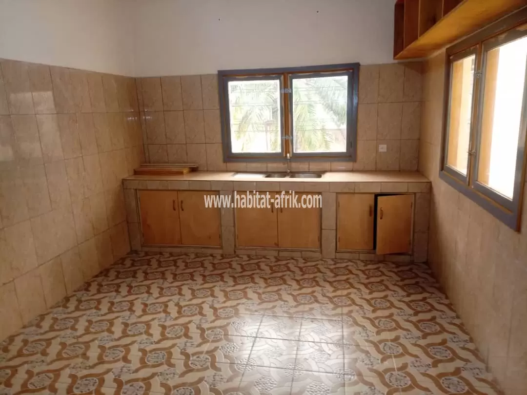 Je mets en vente une maison duplex de 6 chambres 2 salons a 