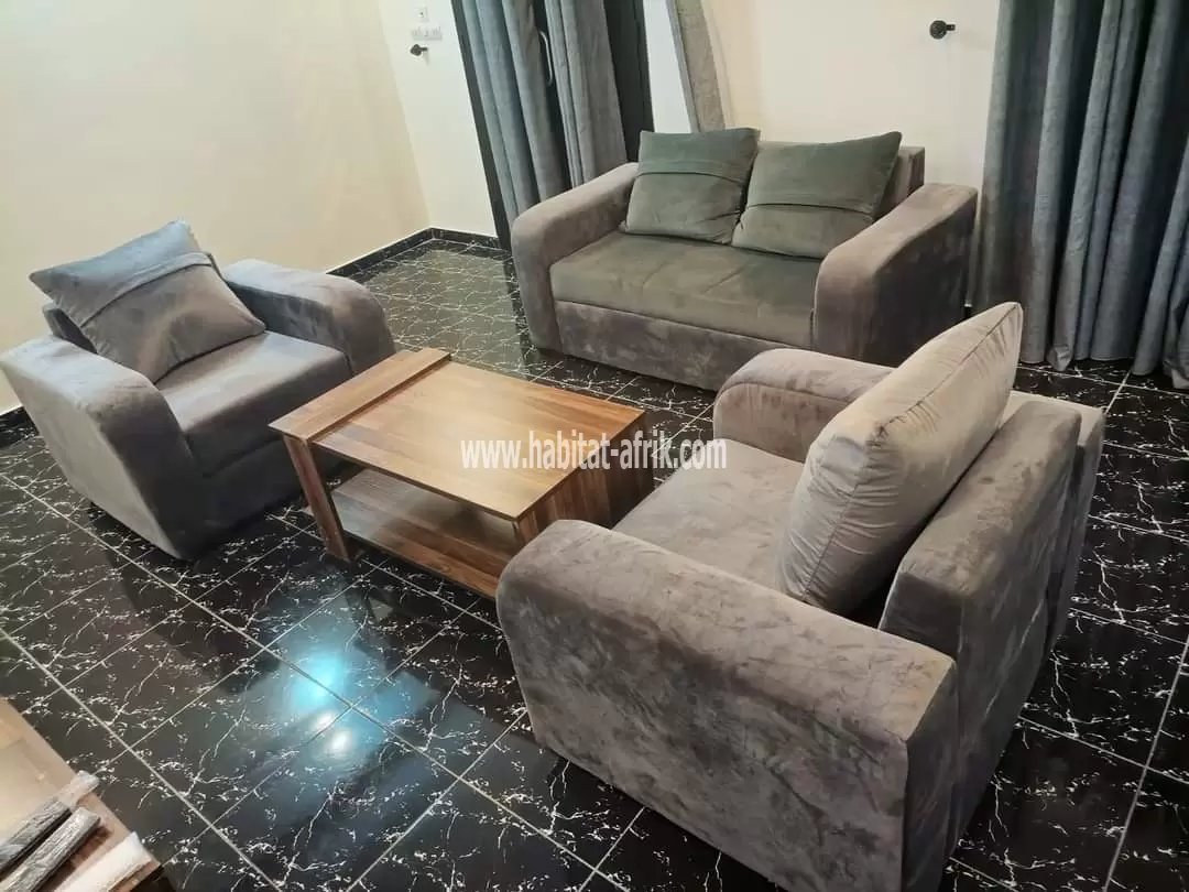 Je mets en location une appartement meublée scindé en cours unique de chambre salon équipée à avedji cito lome togo 